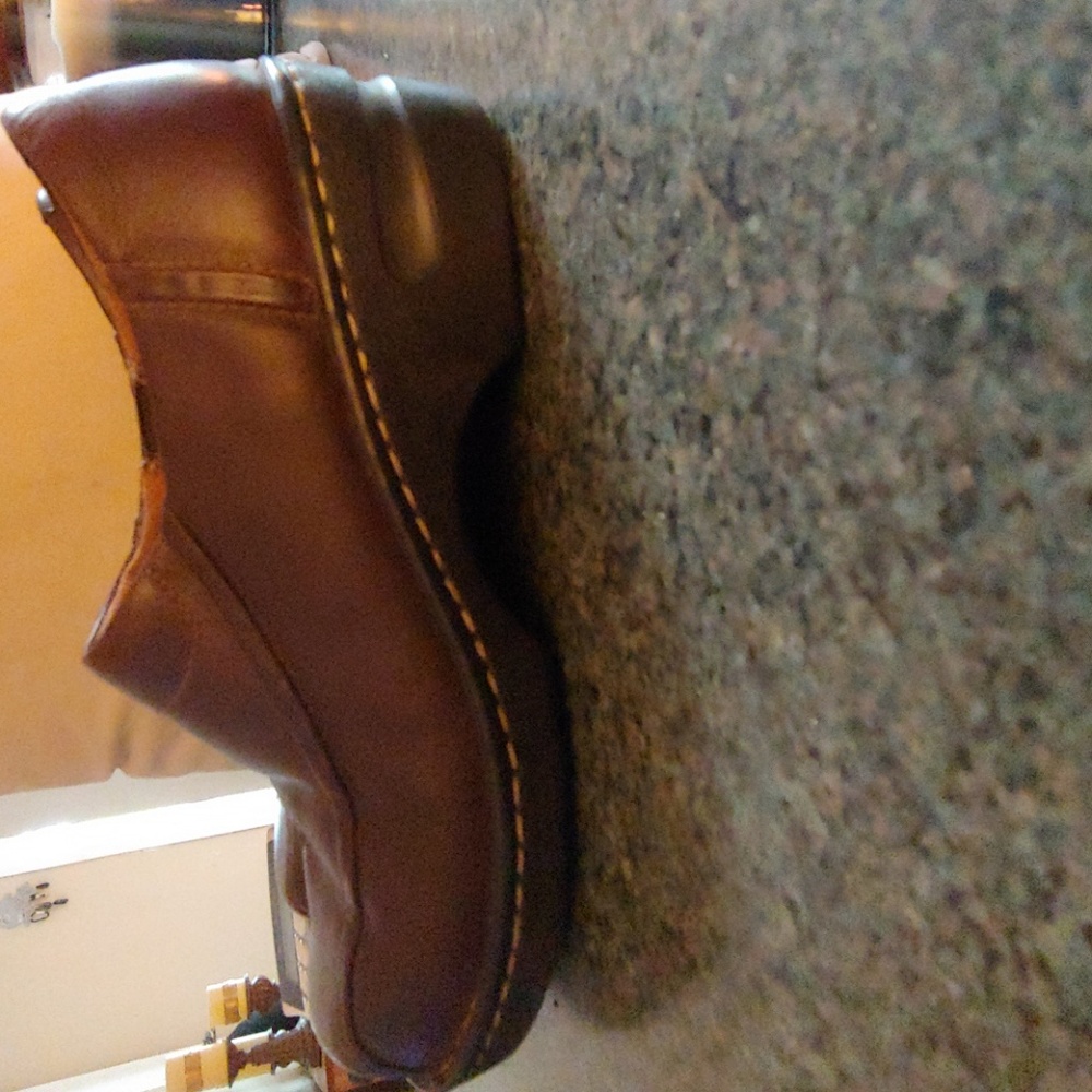 Shoe - Picture 2 of 3